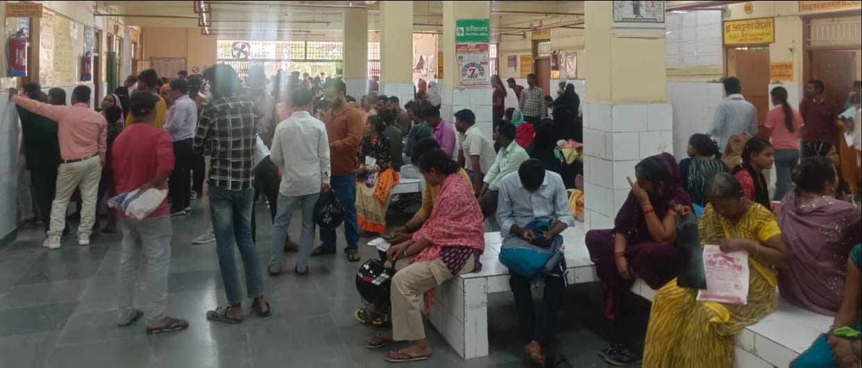 Changed weather: Children suffering from vomiting, diarrhea and fever