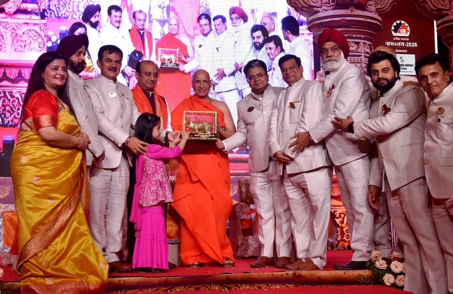 जनमंच में सीआईएस की ओर से आयोजित समन्वय कार्यक्रम में पदमश्री भारत भूषण को सम्मानित करते डॉ. सु