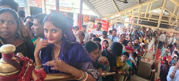 Chants of "Jai Mata Di" filled the temple, with 35,000 paying obeisance at Jwalamukhi.