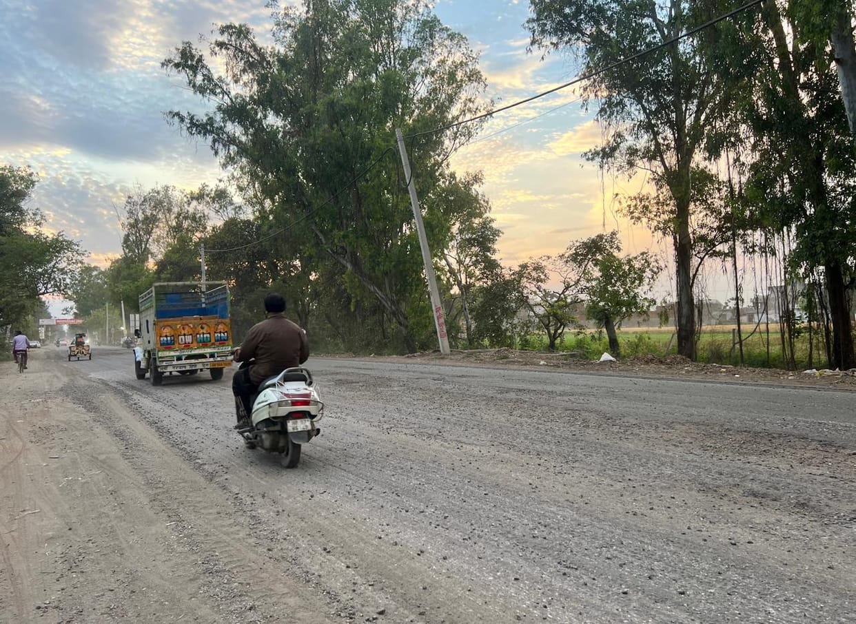 Pipli Ladwa Road in bad condition, road uprooted near Nivarsi turn