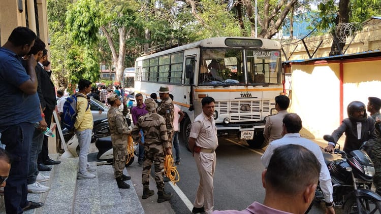 उत्पाद सिपाही भर्ती घोटाला: 164 आरोपी कोर्ट में पेश, कड़ी सुरक्षा के बीच न्यायिक प्रक्रिया शुरू