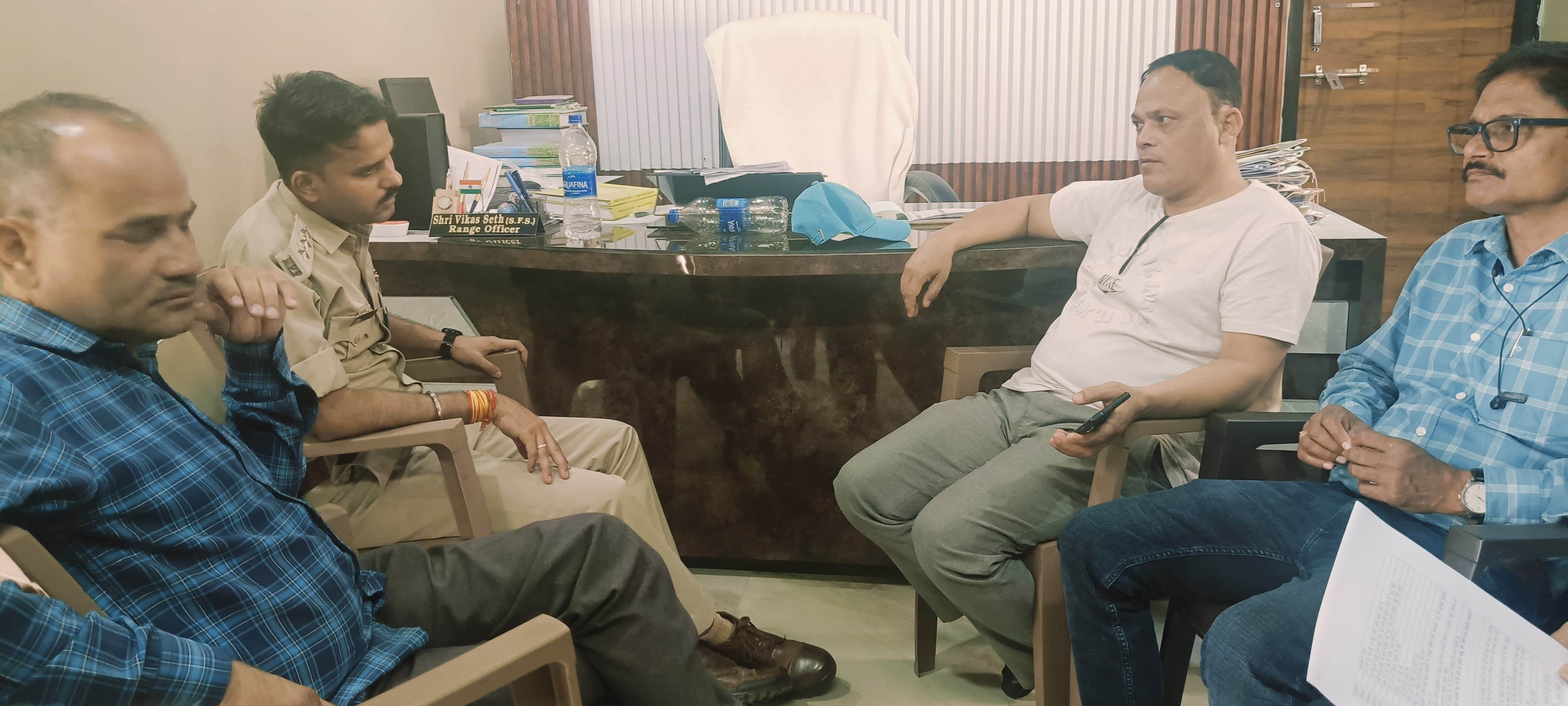 कार्रवाई करती लोकायुक्त की टीम