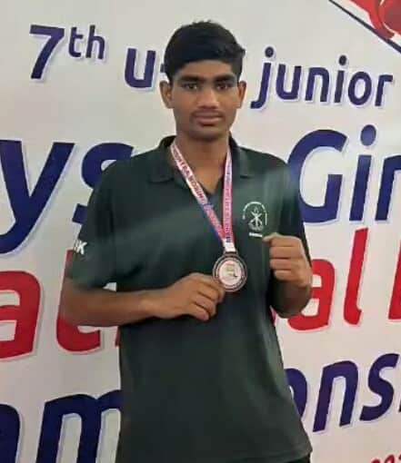 खिलाड़ी विनय।