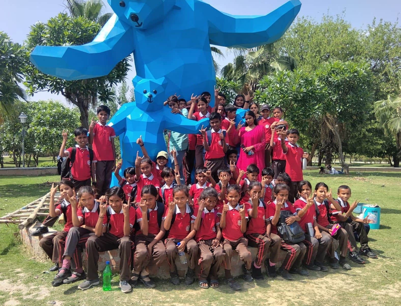 लखनऊ के जनेश्वर पार्क का भ्रमण करते भदैंया के इंग्लिश मीडियम प्राथमिक विद्यालय भरसारे के बच्चे