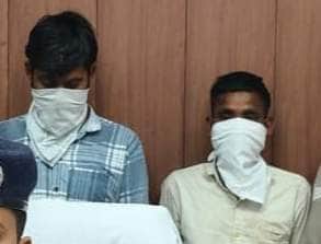 मुगलसराय कोतवाली पुलिस की गिरफ्त में हेरोइन तस्करी के आरोपी। स्रोत:-जागरूक पाठक