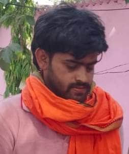 मारूफपुर चौकी से चोर को बलुआ थाने ले जाती पुलिस। संवाद