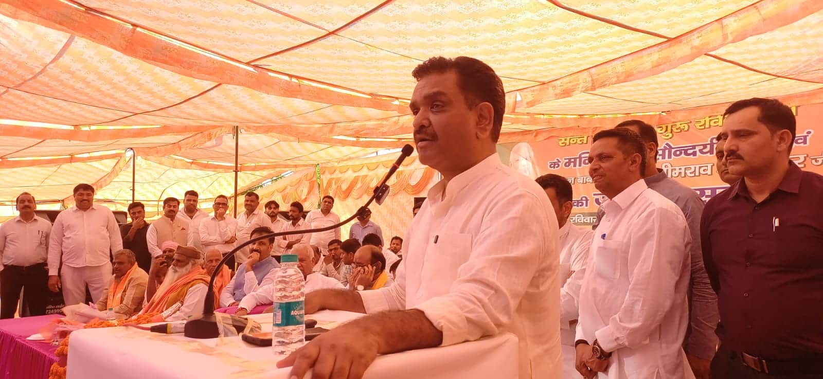 नकुड़ के गांव बाधी में कार्यक्रम को संबोधित करते मंत्री असीम अरुण। संवाद