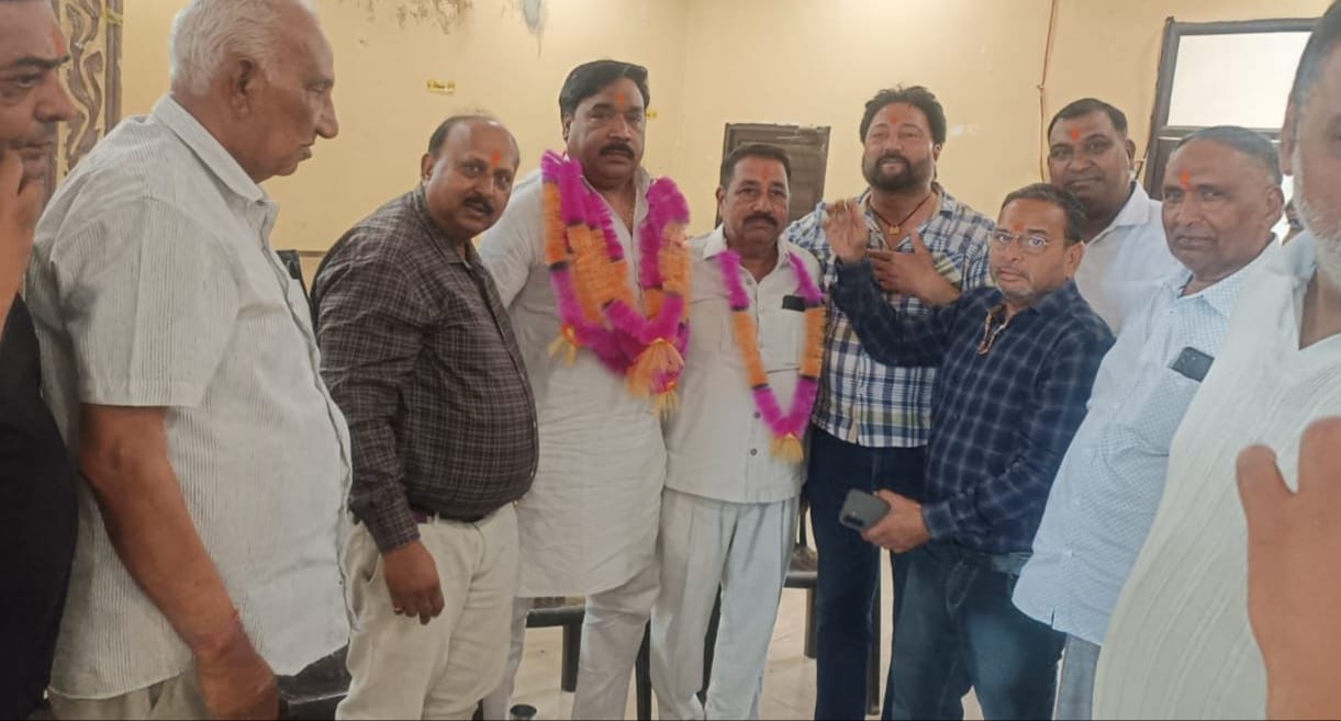 Akshay became the head of the commission agent association