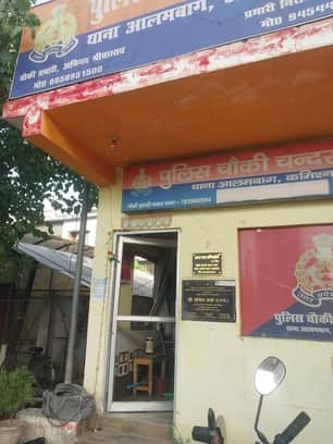 पुलिस चौकी में की गई तोड़फोड़।