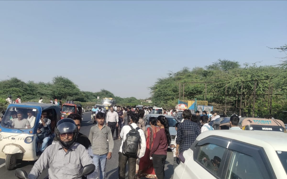 Agra News: अंग्रेजी और सामान्य अध्ययन के प्रश्नों ने उलझाया