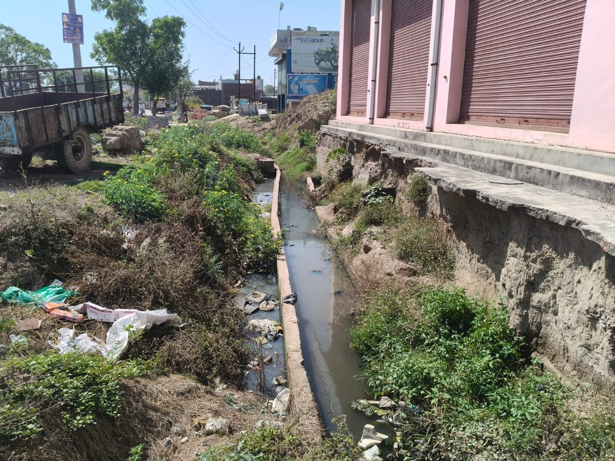 There is no security near the drains, and there is also danger from the exposed rods.