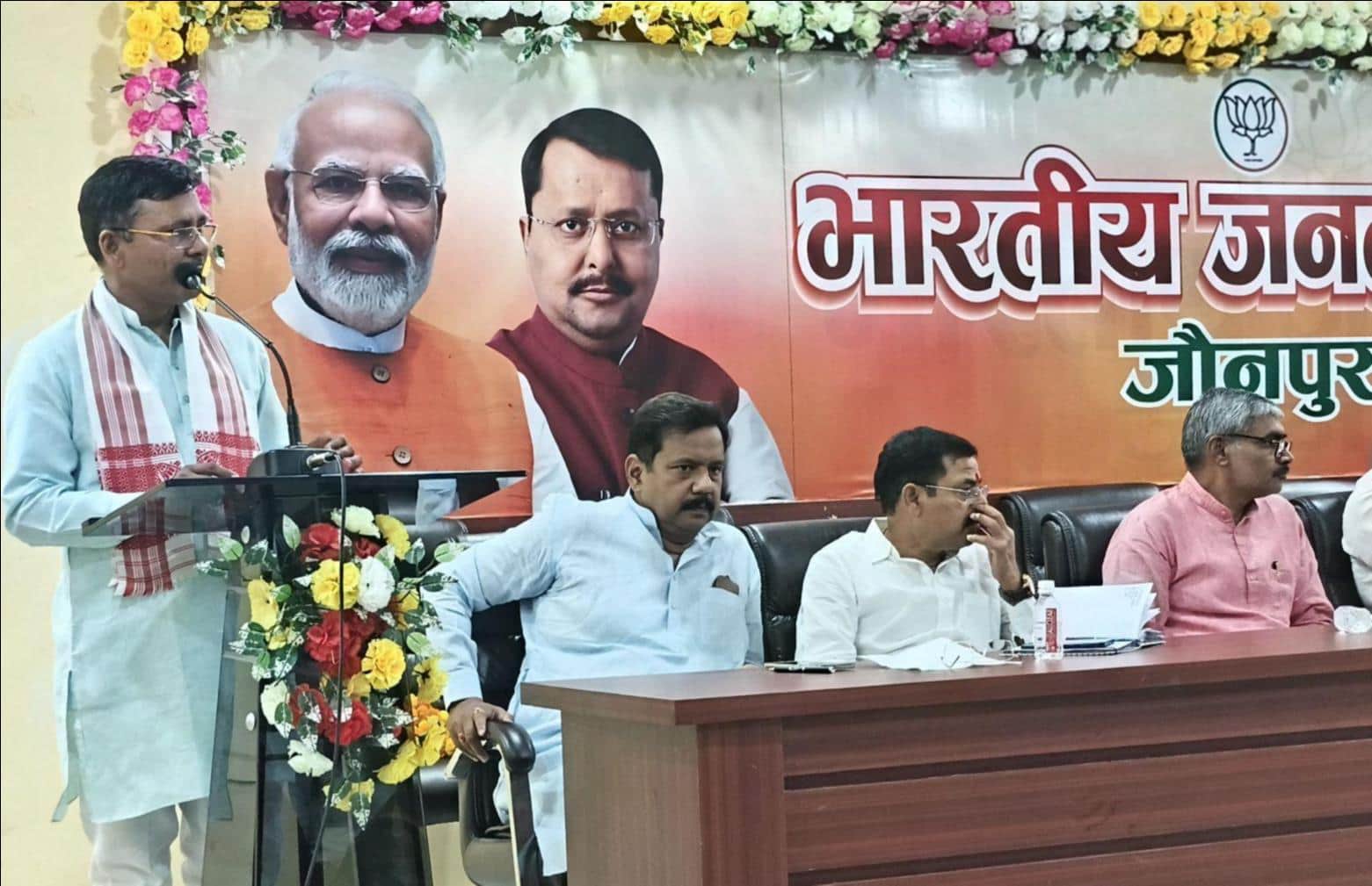 पार्टी की ओर से आयोजित संगोष्ठी में बोलते भाजपा जिलाध्यक्ष अजीत प्रजापति। भाजपा