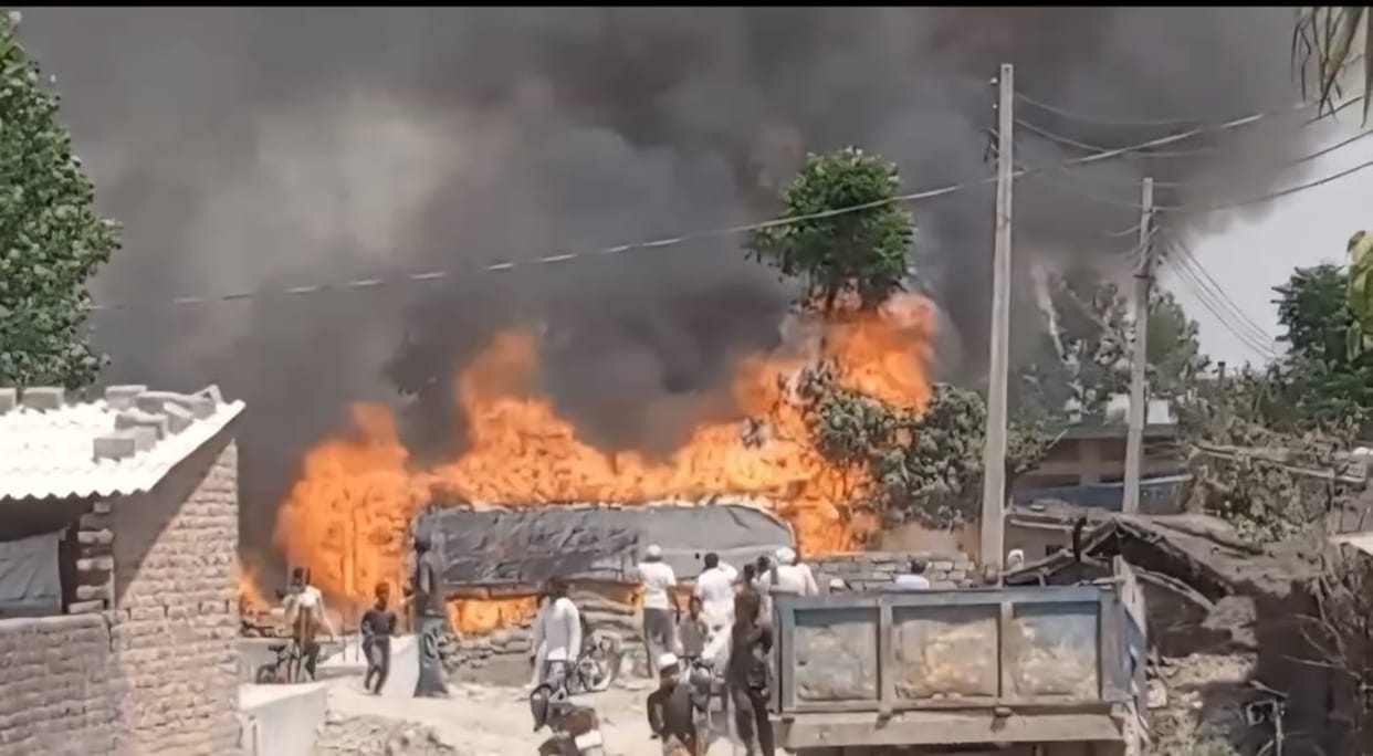 Two huts burnt to ashes in Tajewala due to massive fire