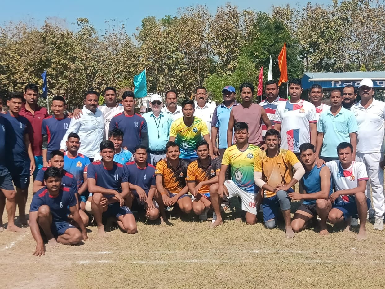 Kushinagar team became champion in men's kabaddi category and Sant Kabir Nagar team became champion in women's category.
