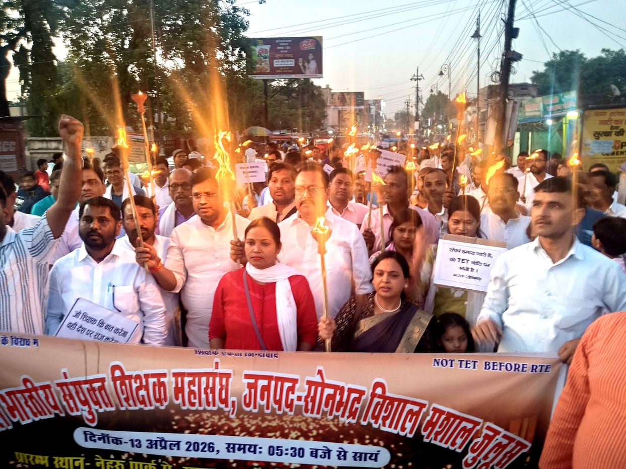 Teachers took out a torchlight procession in protest against the mandatory TET requirement.