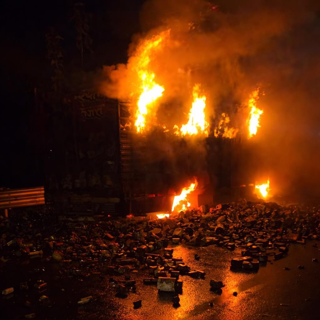 Canter caught fire, highway blocked for two hours