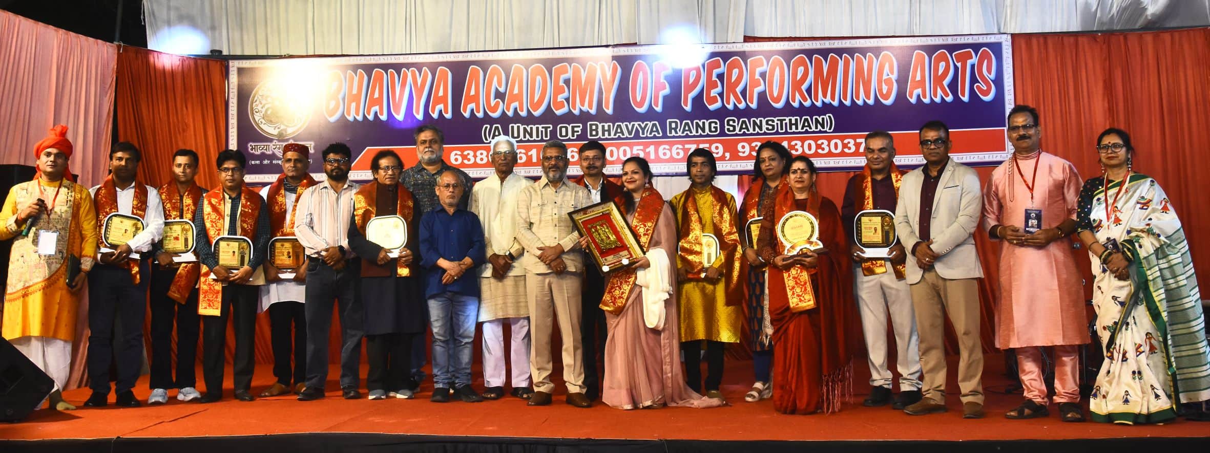 सांस्कृतिक प्रस्तुतियों संग विभूतियों का सम्मान