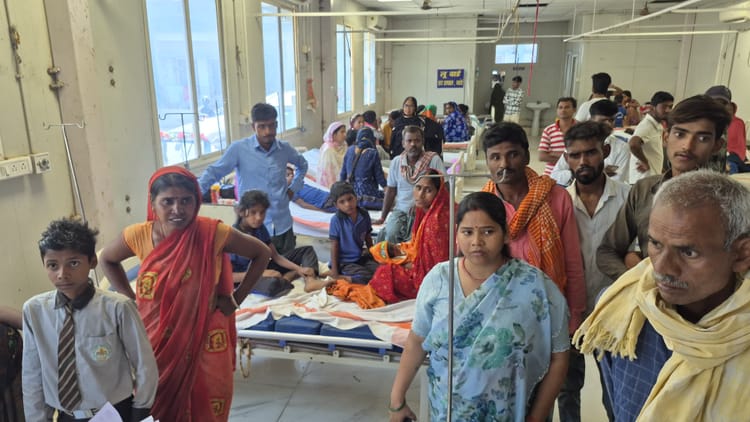 Bihar News: स्कूल पिकअप वाहन पलटा, एक छात्रा की मौत और 20 से ज्यादा घायल, मचा कोहराम