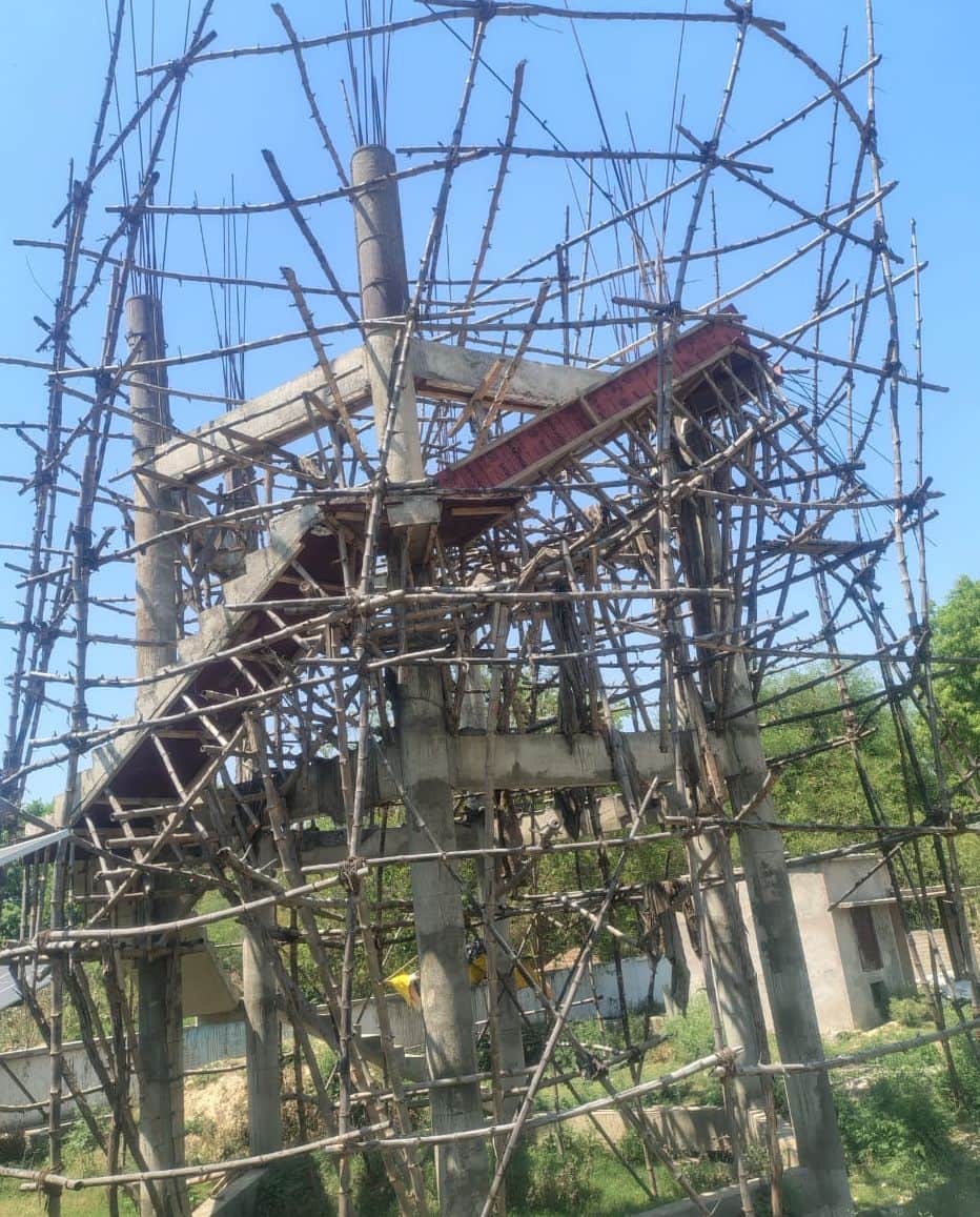 सिद्धौर ब्लॉक के अरुई गांव में निर्माणाधीन पानी टंकी