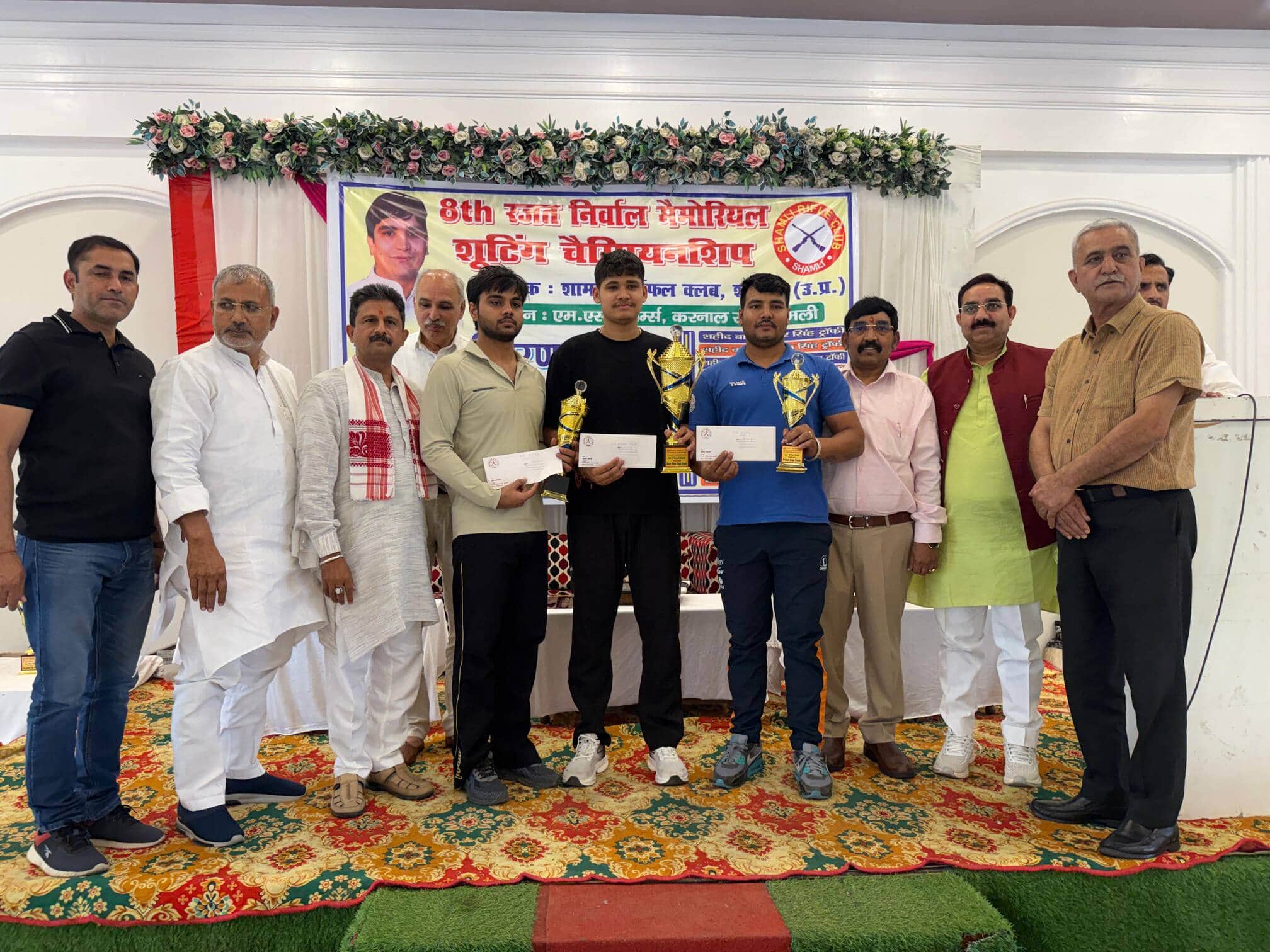 शामली में शूटिंग प्रतियोगिता के समापन पर विजेताओं को सम्मानित करते अतिथि। स्रोत कोच