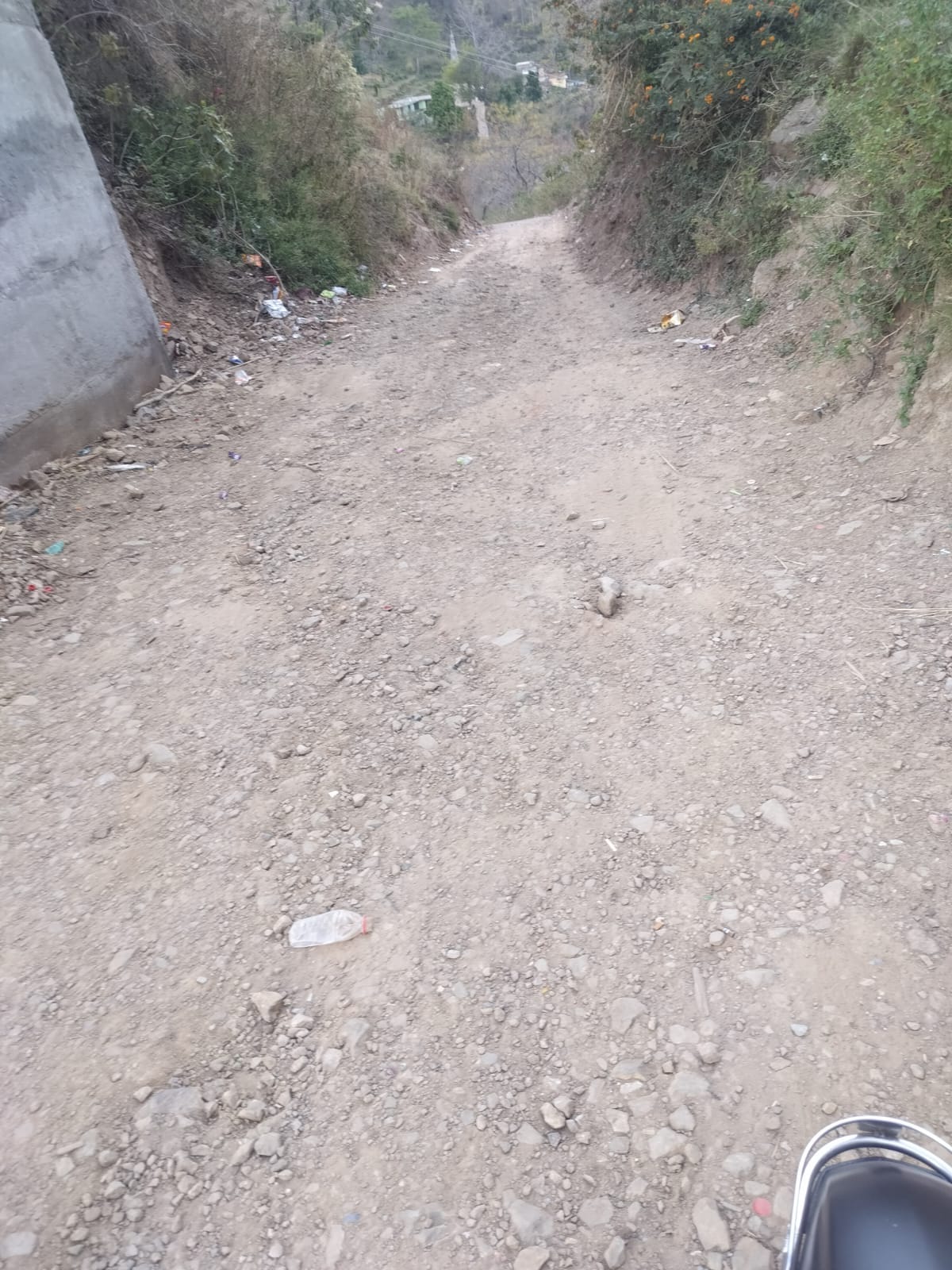 Waiting for the road for three years, villagers are facing difficulties