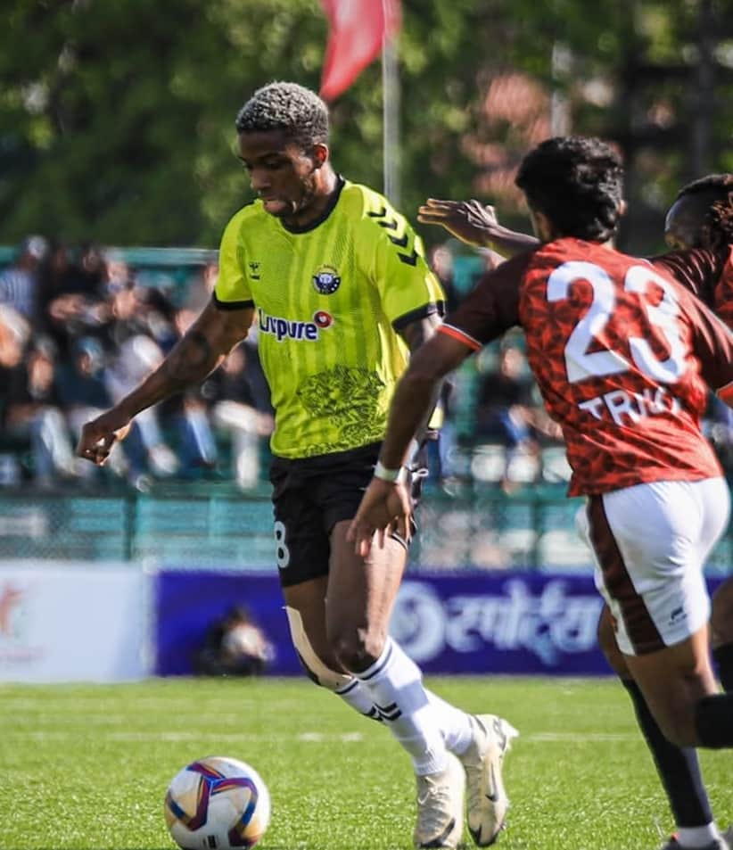 श्रीनगर के टीआरसी में मैच के दौरान खिलाड़ी। स्रोत आयोजक