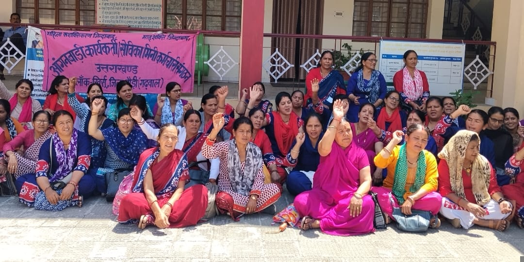 Anganwadi workers protest in the tehsil premises