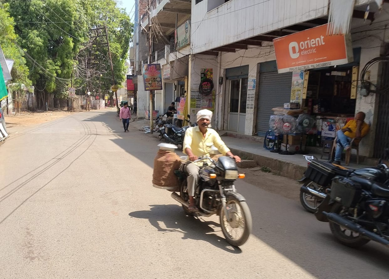 Temperatures rose 8 degrees in 48 hours, leaving streets deserted by the intense sunshine.