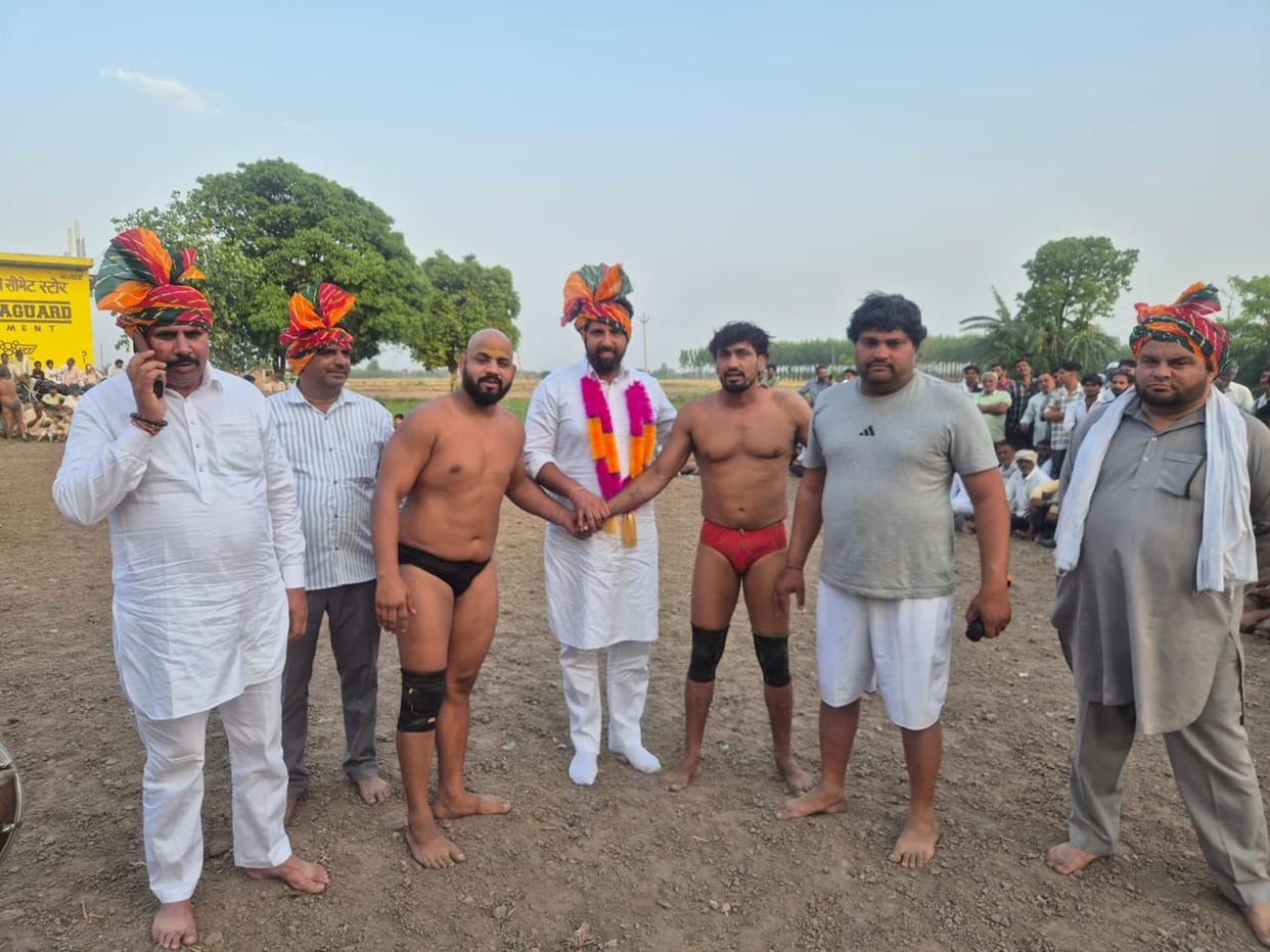 Wrestlers displayed their wrestling moves with great force in the Dangal.