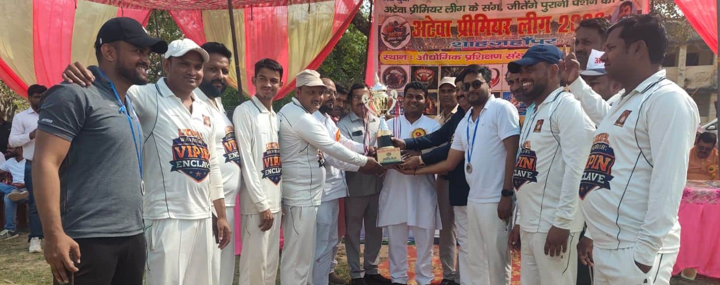 ट्रॉफी के साथ डायमंड टाइटंस की टीम। स्रोत: आयोजक