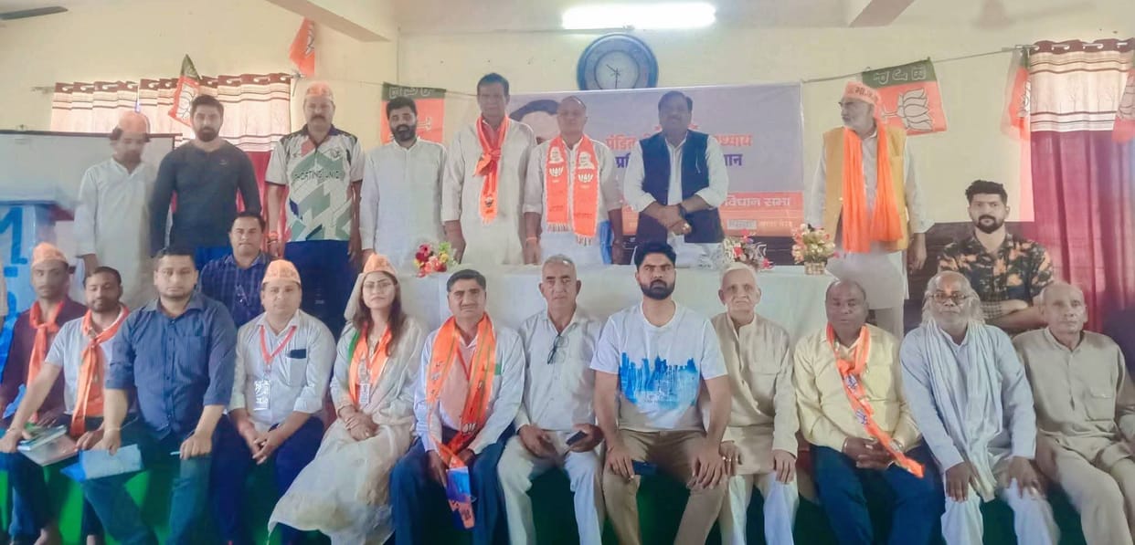 Information about ideology given to workers through training
