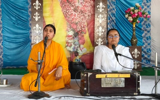 The Guru leads from the darkness of ignorance to the realm of Brahma Gyan: Vanshika