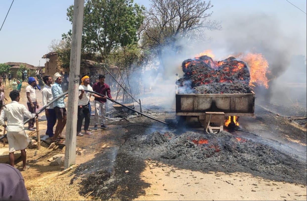 Bundles of wheat loaded on a tractor-trolley were destroyed by fire caused by a short circuit.