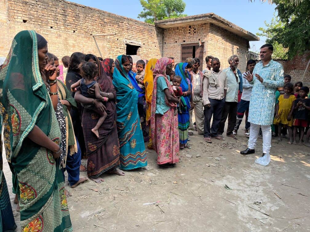 विन्दवलिया मुसहर बस्ती में आयोजित चौपाल को संबोधित करते भाजपा नेता पप्पू पांडेय। सोशल मीडिया