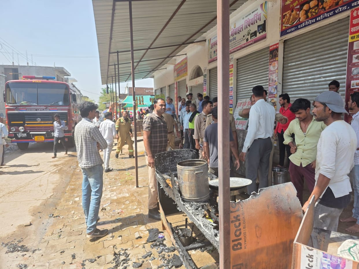 Cylinder caught fire in a fast food shop on Balaji Mandir Road.
