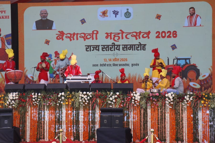 Haryanvi Orchestra team gave a performance.