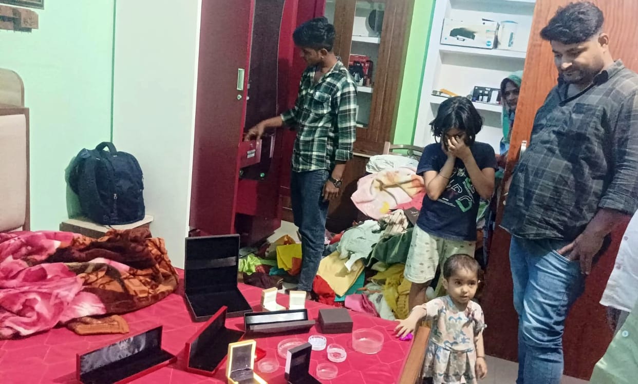 Two houses were ransacked by thieves, jewellery and cash stolen.