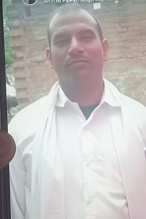 Middle-aged man going to sell milk dies in a road accident