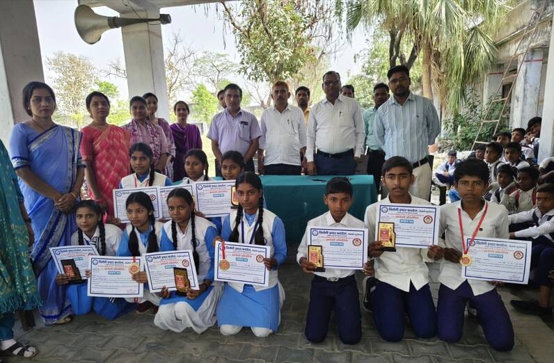 Kushinagar News: प्रश्नोत्तरी प्रतियोगिता के विजेता किए गए पुरस्कृत