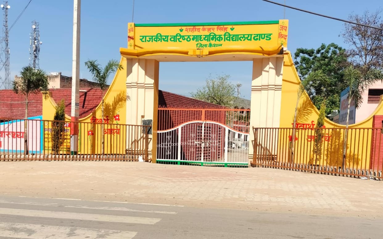 Dhand Model School has only 4 teachers for 458 students.