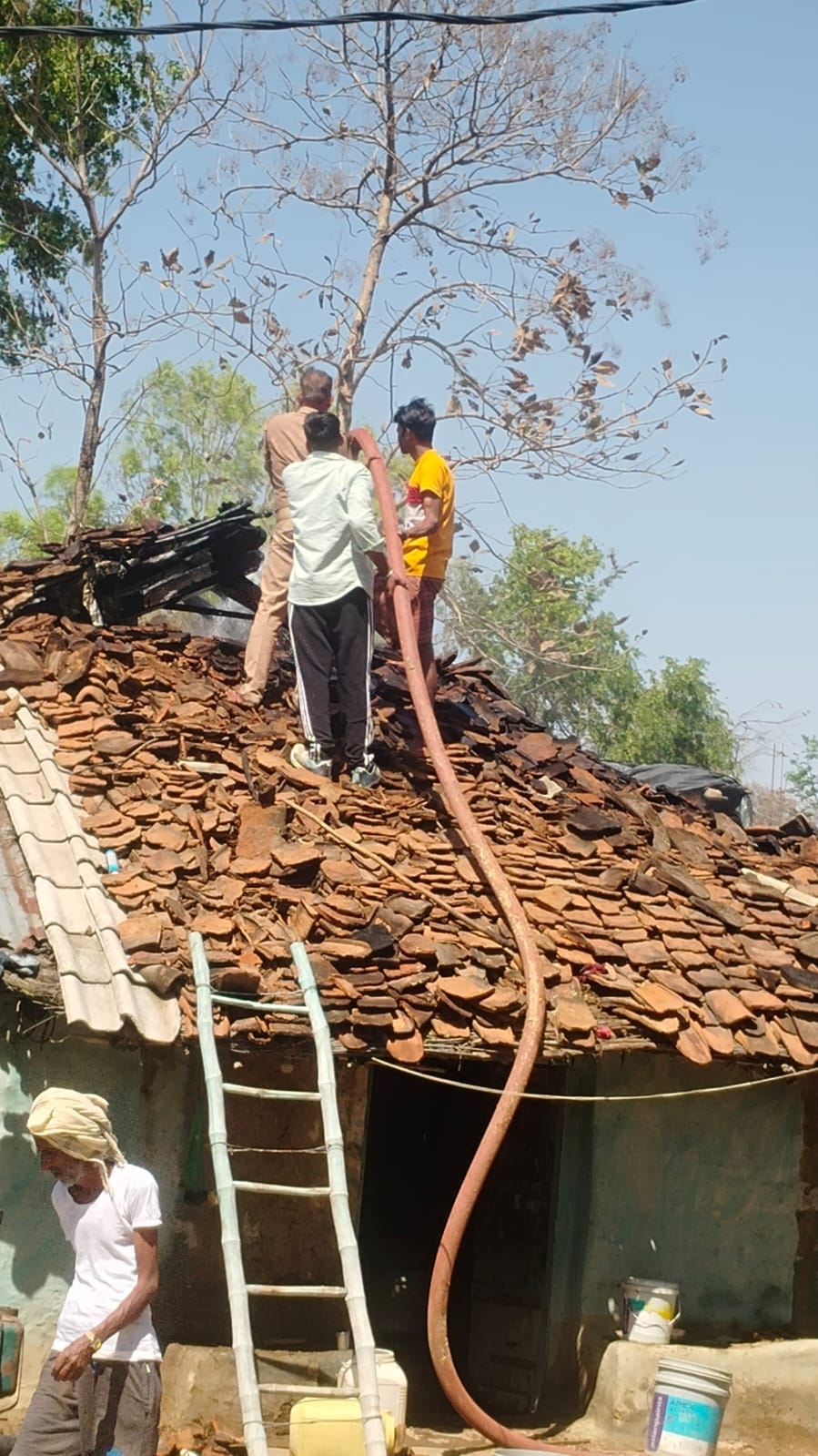 Household goods and cash of two houses destroyed in the fire