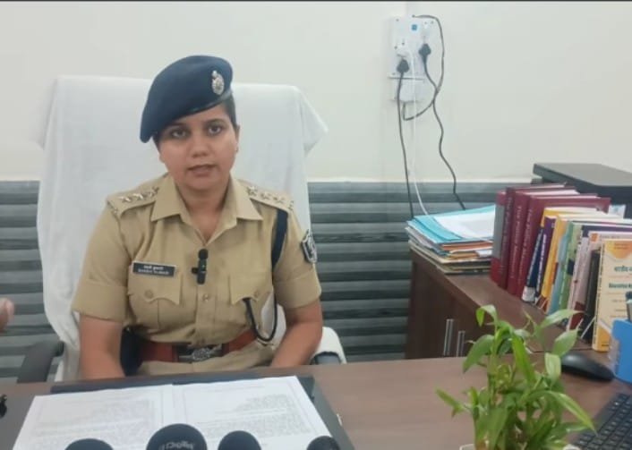 Bihar: मेडिकल हॉल की आड़ में नशा और देह व्यापार, 8 गिरफ्तार, 59 बोतल कोडिन कफ सिरप बरामद