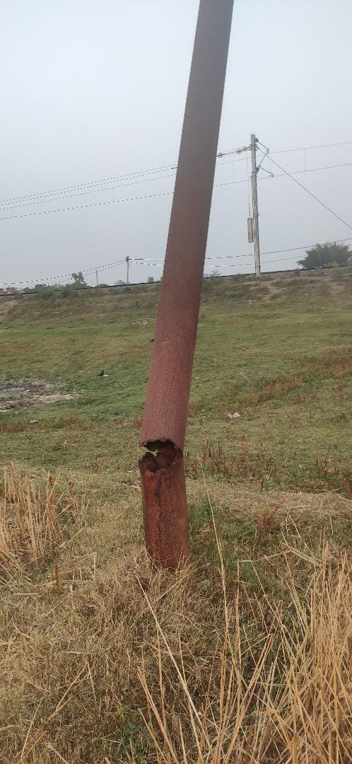 High-tension power supply from broken poles, risk of accident