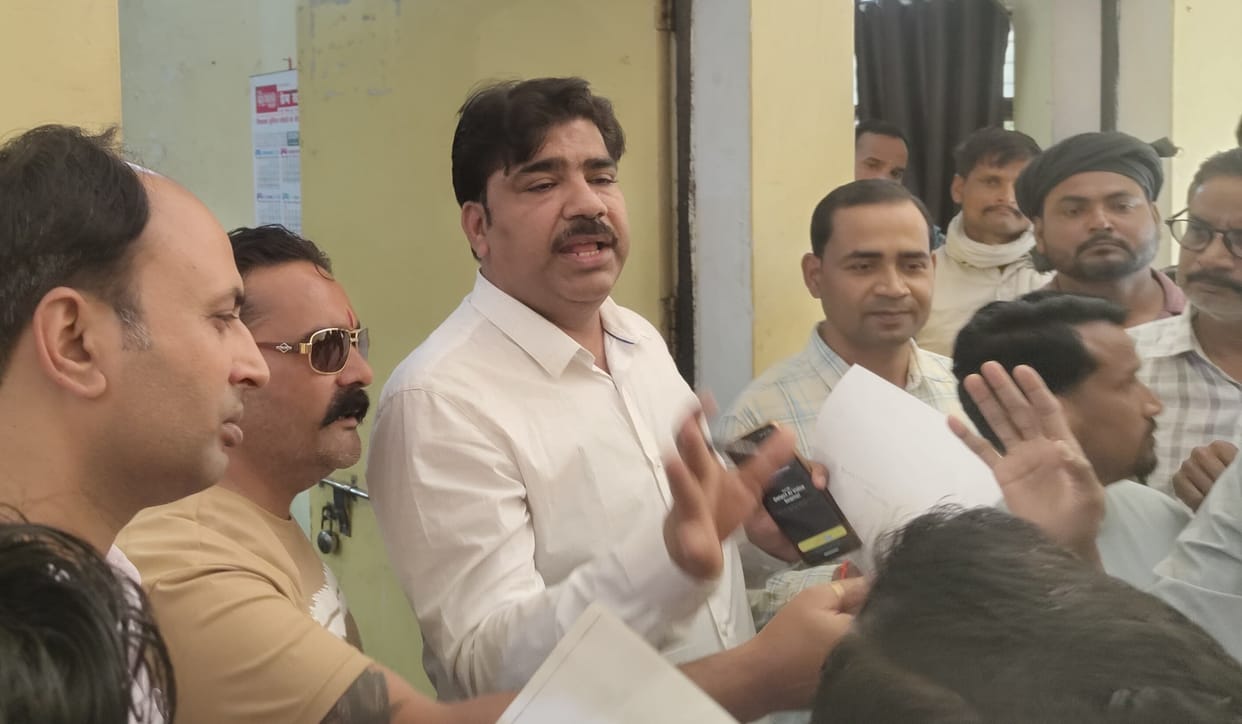Traders protest against electricity smart meters