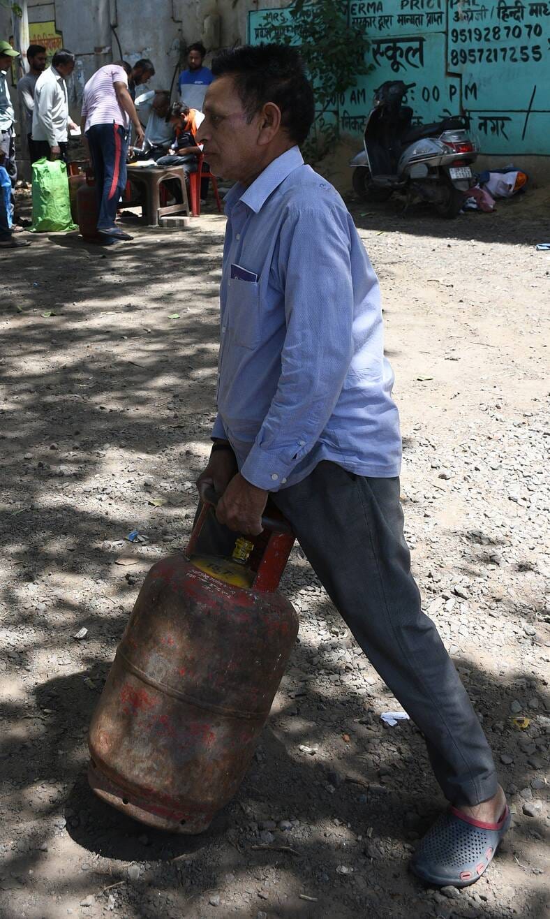 The shadow of the gas crisis falls on the wedding dishes and the feast of Bade Mangal.