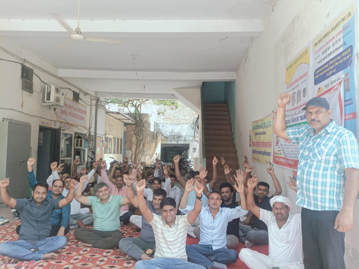 After three days of strike, fire brigade personnel will protest by blocking the roads.