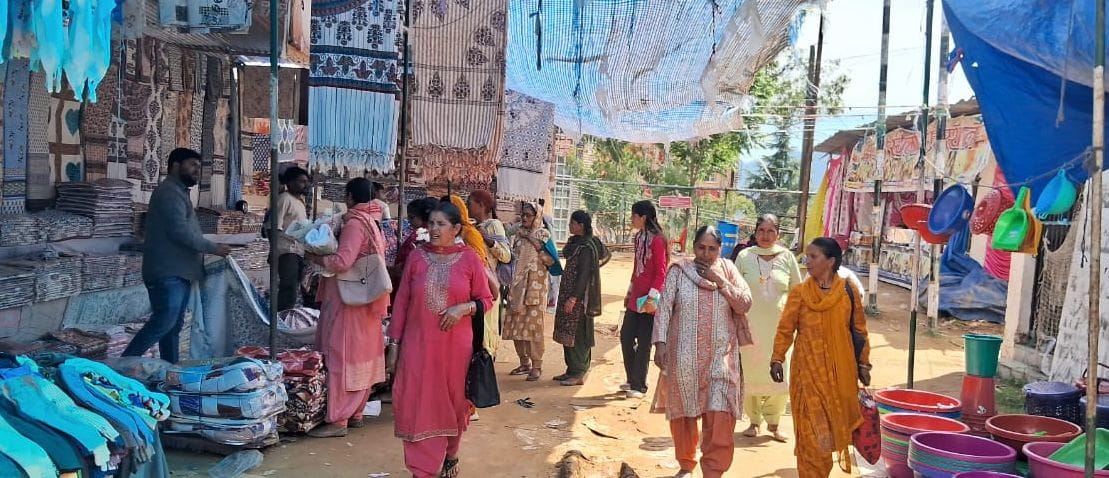 Electricity supply to fair traders in Jogindernagar was cut, disrupting business.