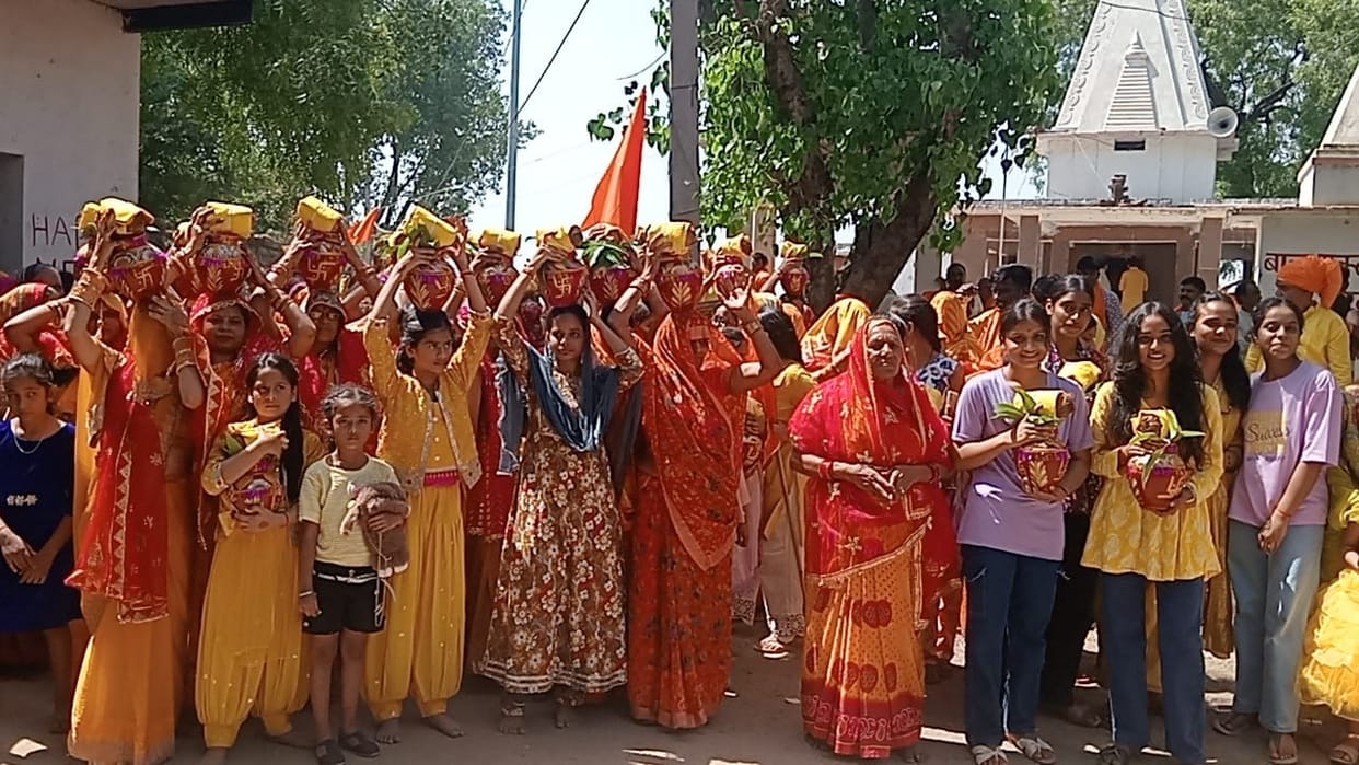 The Kalash procession was taken out with devotional songs, cheers were raised