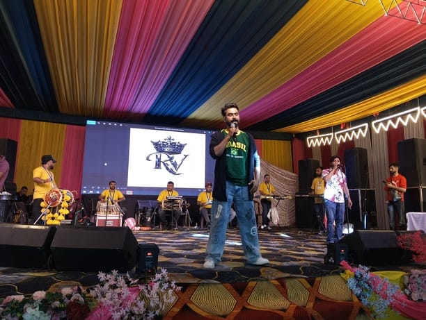 The audience danced to the song Gallan Goriyan Te Vich Toye...