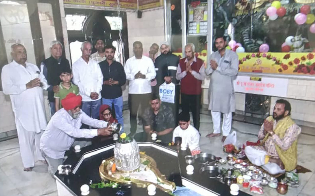 Devotees worship Lord Shiva